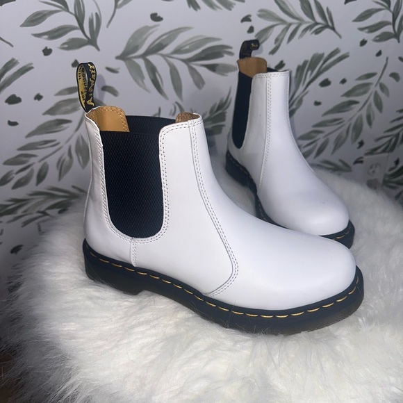 DR MARTENS 2976 Chelsea Boots - Picture 5 of 9